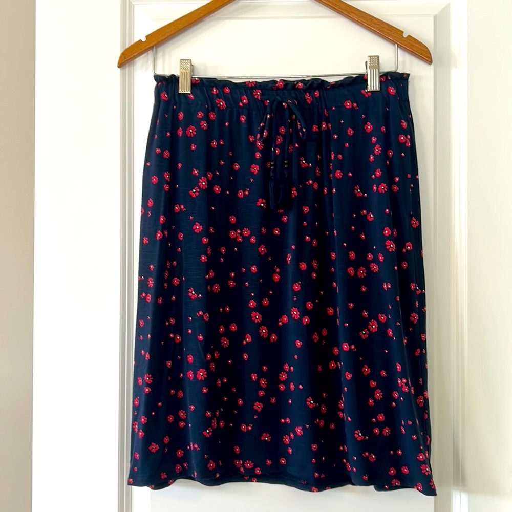 J Jill Navy Blue + Red Florals Jersey Knit Pull-on Rayon Skirt w POCKETS